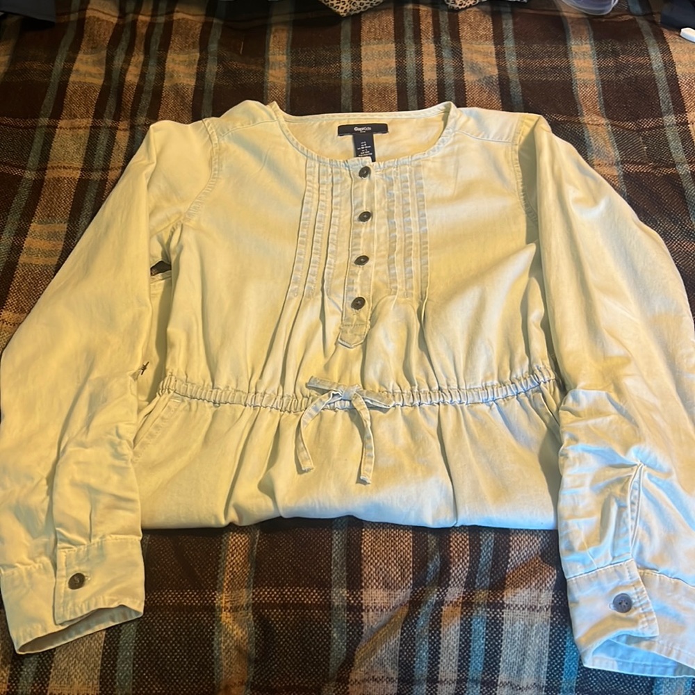 A light denim girls dress has pockets